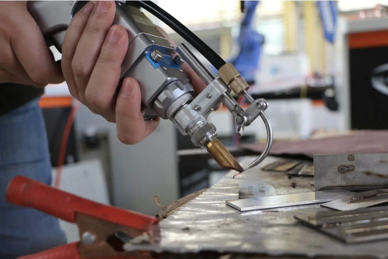 Welding-equipment-Laser-welding-machine